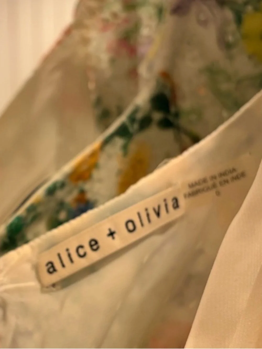 Alice + Olivia “Kristie” White Floral Puff Sleeve Mini Dress - Sz 0 - Picture 9 of 9